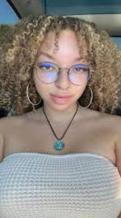 Sage Velvet: Experience Unforgettable Moments of Passion and Elegance