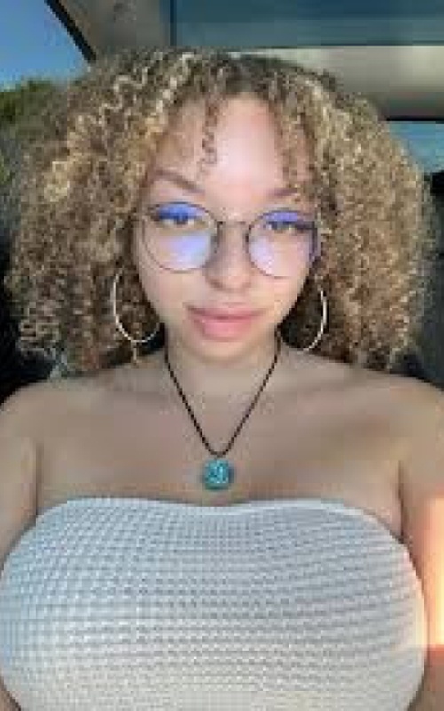 Sage Velvet: Experience Unforgettable Moments of Passion and Elegance